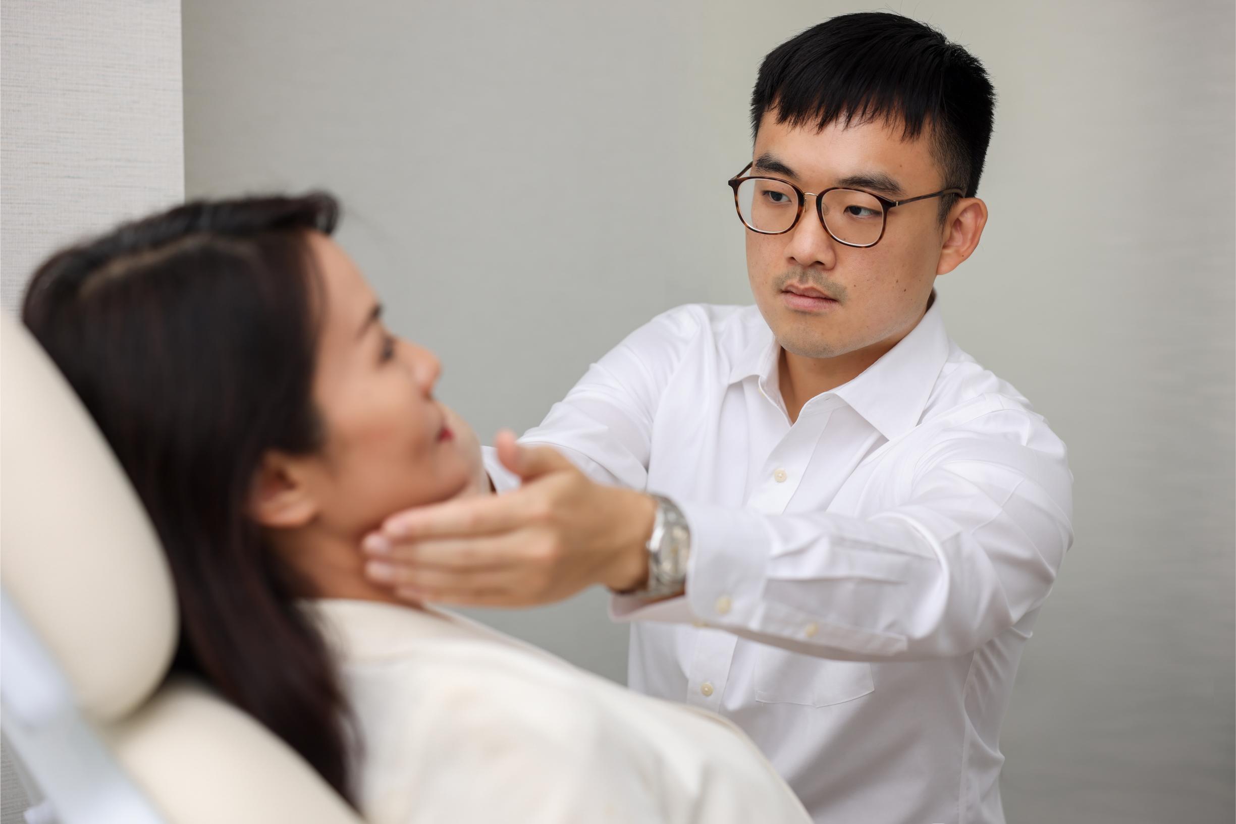 Doctor Zhu Hongguang with Patient 1
